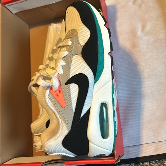 Size 6 wmns 4.5 men’s Air max correlate mango. Never been worn fresh out the box - Picture 3 of 7